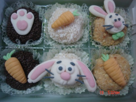 Doces tradicionais decorados com pasta