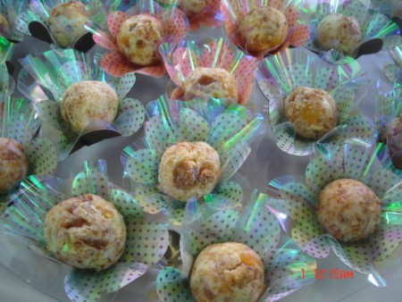 Trufa de maracujá no pralinê de amêndoas