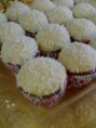 Cupcake de brownie com beijinho